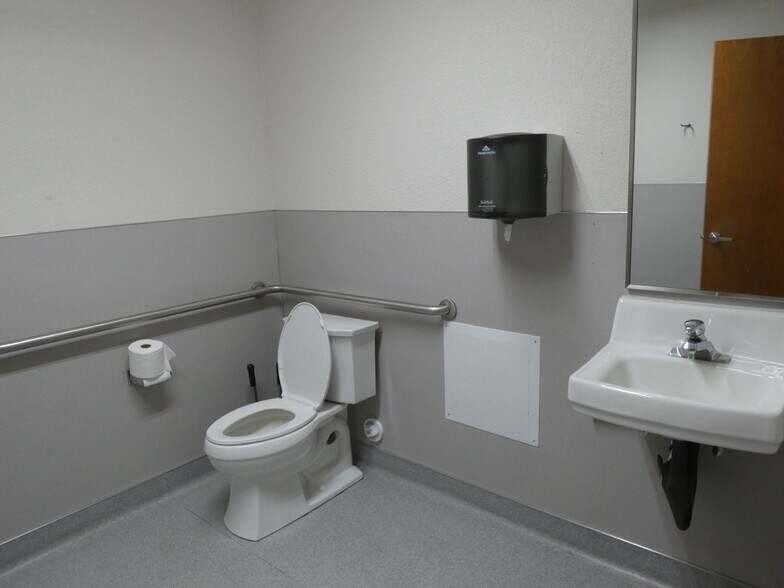 More Photos Of 191 William White way, Shelton Warehouse For Lease