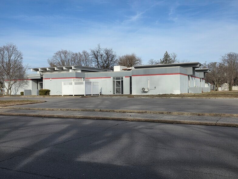 More Photos Of 210 S Kingshighway St, Sikeston Schools For Lease