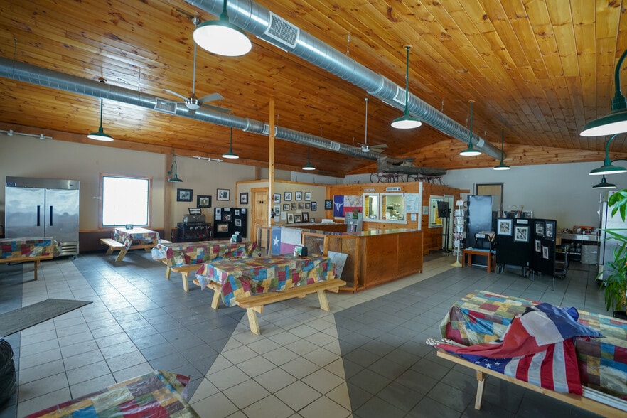 More Photos Of 286 Old Route 15, Cambridge Showroom For Sale