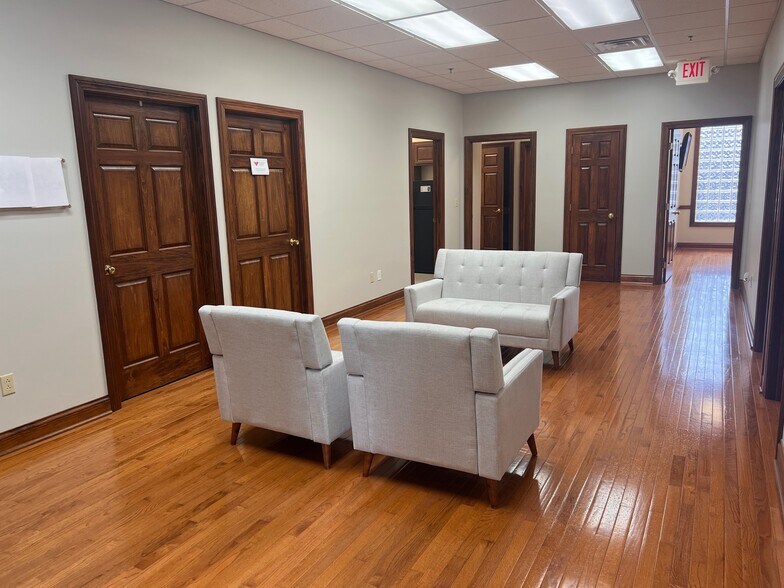 More Photos Of 917 3rd Ave, Huntington Storefront Retail Office For Lease