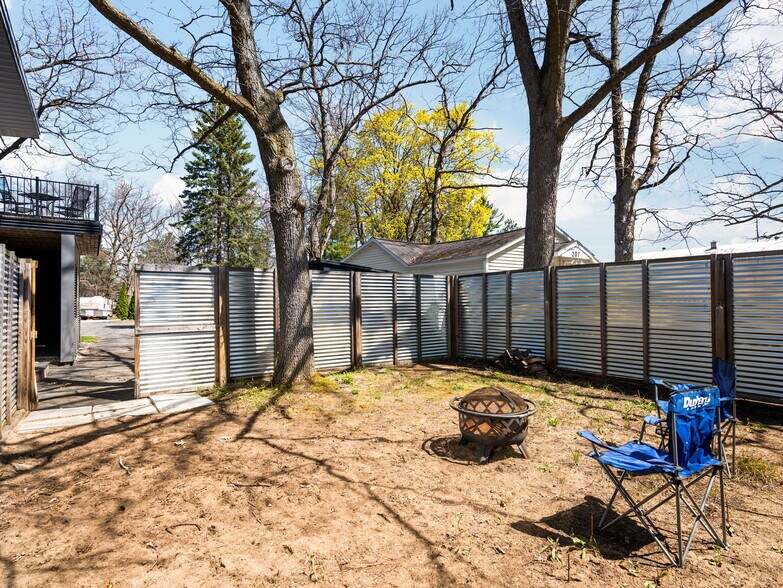 More Photos Of 1323 Cass St, Traverse City Flex For Sale