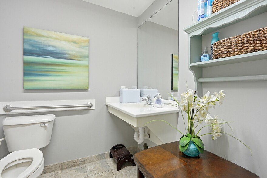 More Photos Of 37 W Fairmont Ave, Savannah Office For Sale