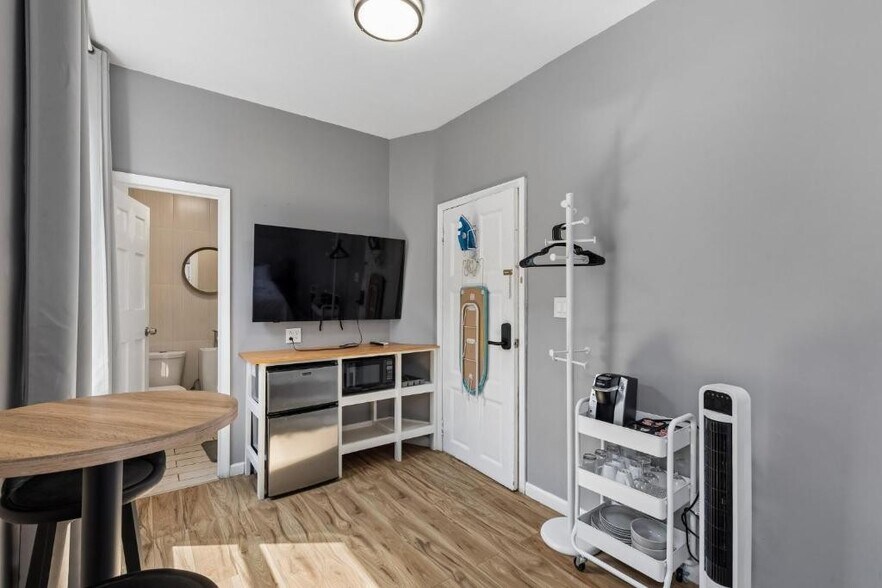 More Photos Of 1611 S Broad St, Philadelphia Specialty For Sale