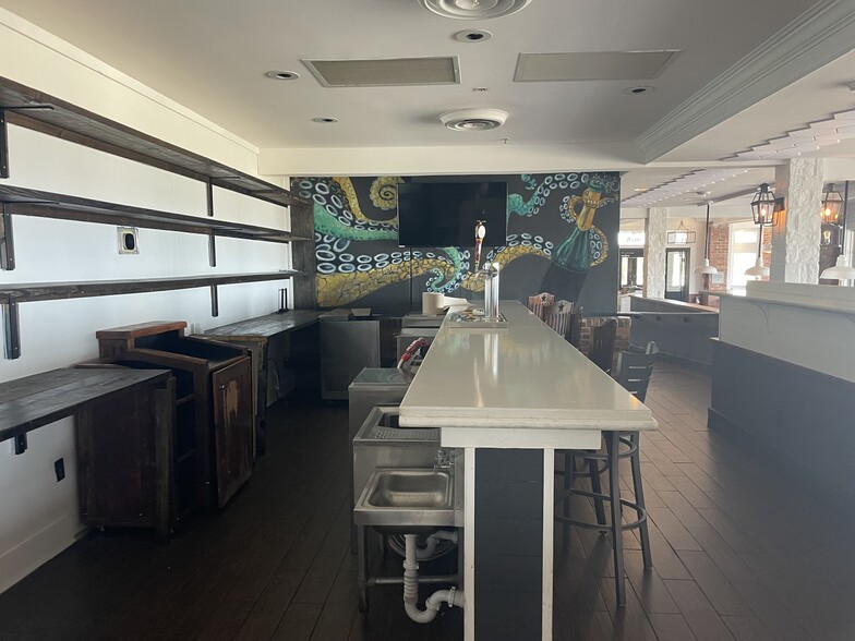 More Photos Of 905 E Gregory St, Pensacola Restaurant For Sale