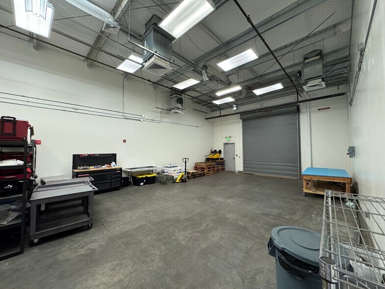 More Photos Of 2106 Lauwiliwili St, Kapolei Warehouse For Lease