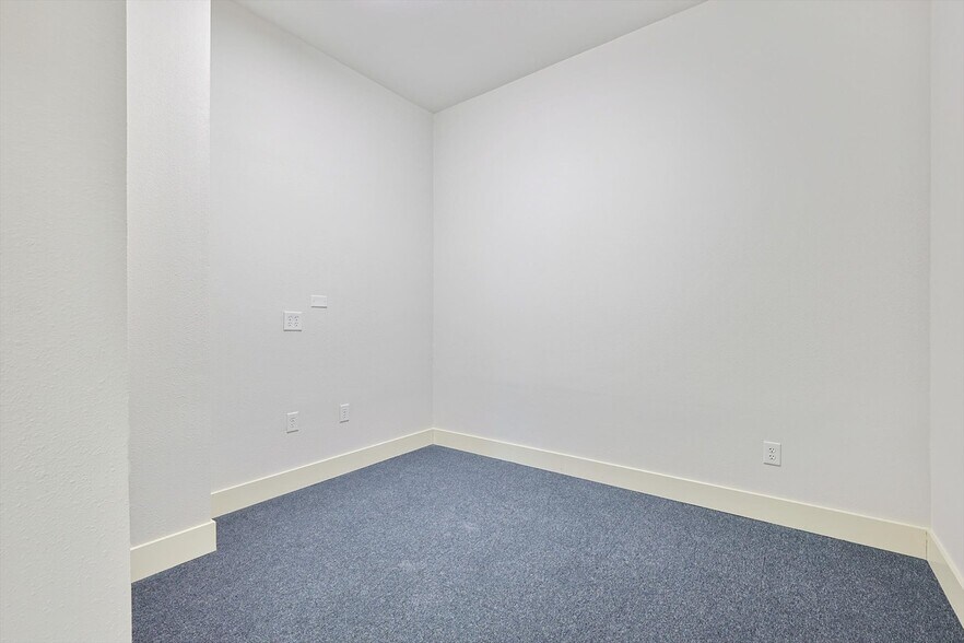 More Photos Of 5601-5605 Virginia Pky, McKinney Medical For Sale