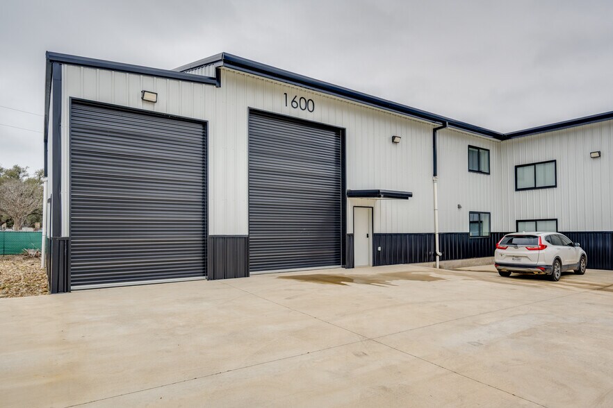 Primary Photo Of 15210 Fitzhugh Rd, Austin Light Manufacturing For Lease