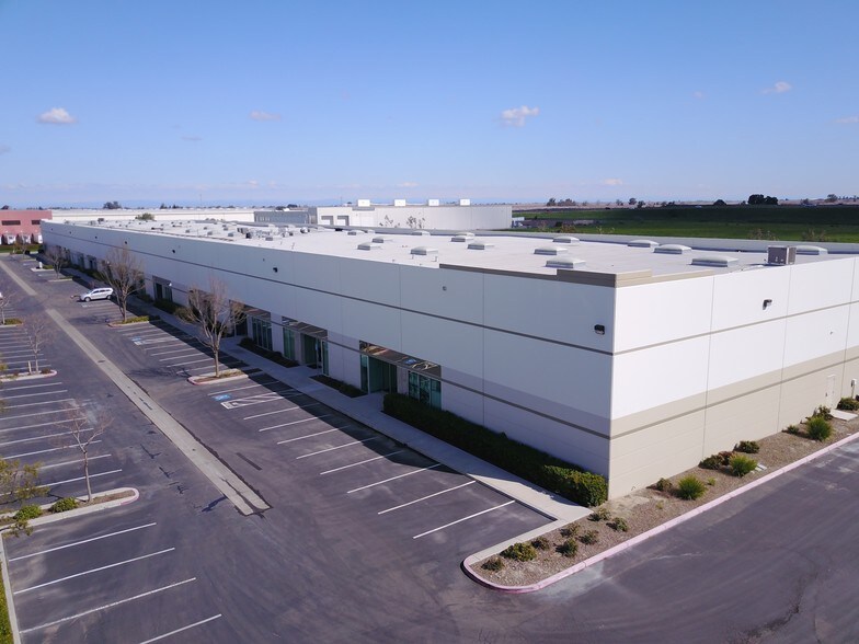 More Photos Of 1310-1324 DuPont Ct, Manteca Warehouse For Lease