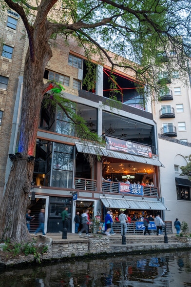 Primary Photo Of 212 College St, San Antonio Restaurant For Lease
