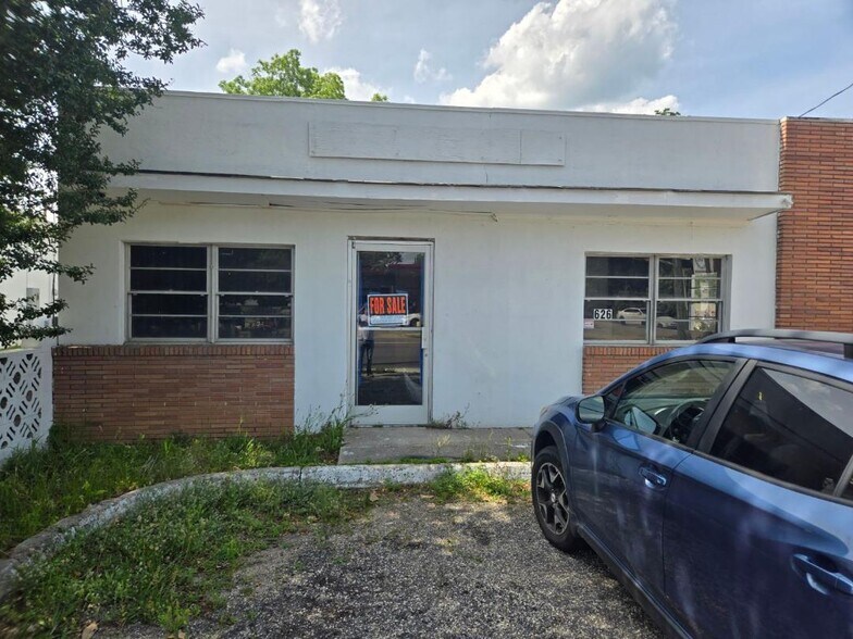 More Photos Of 626 W Carolina Ave, Hartsville Showroom For Sale