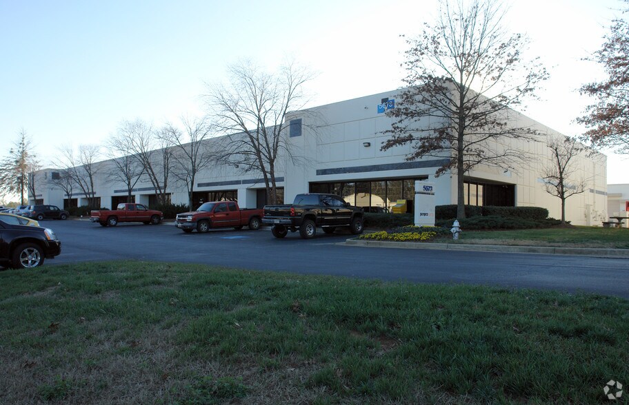 More Photos Of 5673 Old Dixie Hwy, Forest Park Light Distribution For Lease