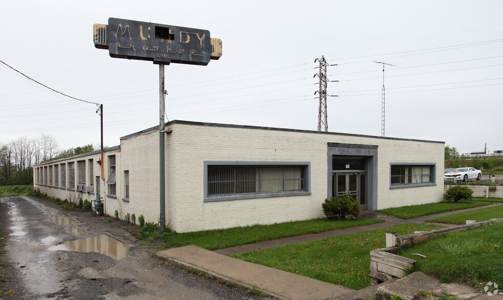 Primary Photo Of 680 Caledonia Rd, Toronto Warehouse For Lease