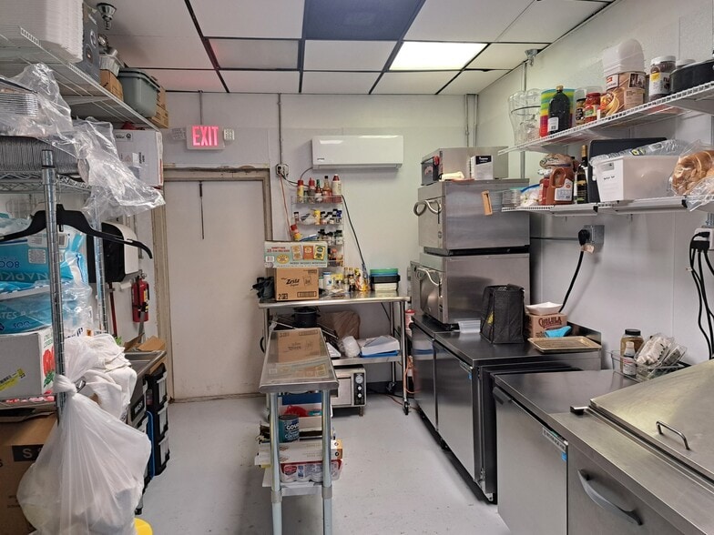 More Photos Of 1764-1868 NE Jensen Beach Blvd, Jensen Beach Bar For Lease