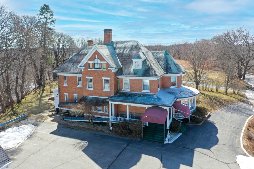 Primary Photo Of 1501 Lonsdale Ave, Lincoln General Retail For Sale