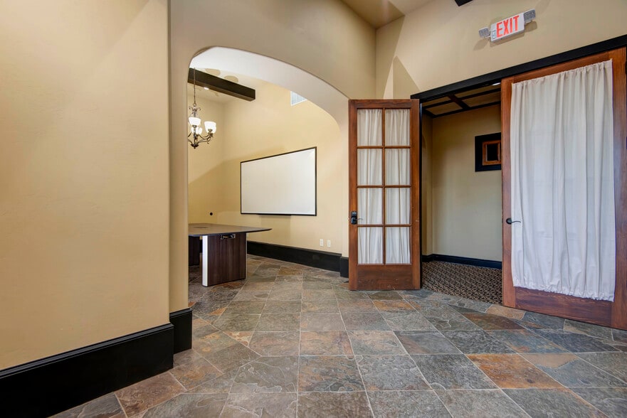 More Photos Of 1531 E Bradford Pky, Springfield Medical For Lease