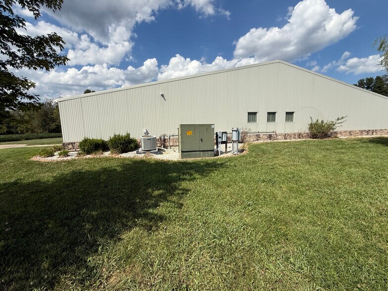 More Photos Of 810 Soldiers Way, Evansville Schools For Sale