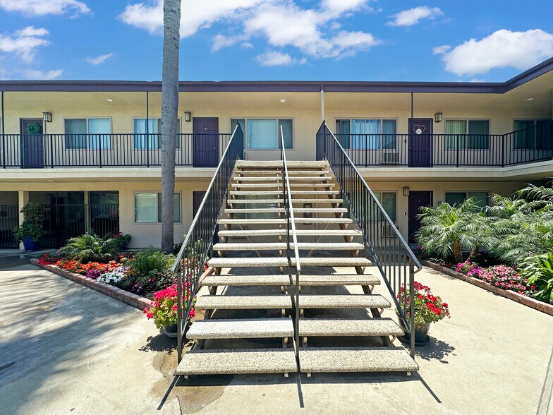 More Photos Of 415 E 2nd St, Tustin Apartments For Sale