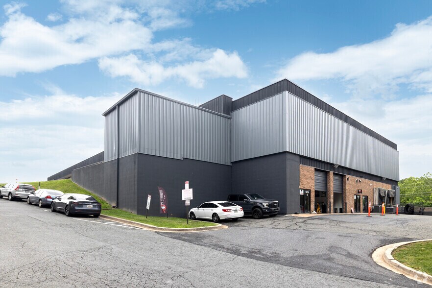 More Photos Of 18761 N Frederick Ave, Gaithersburg Light Distribution For Lease