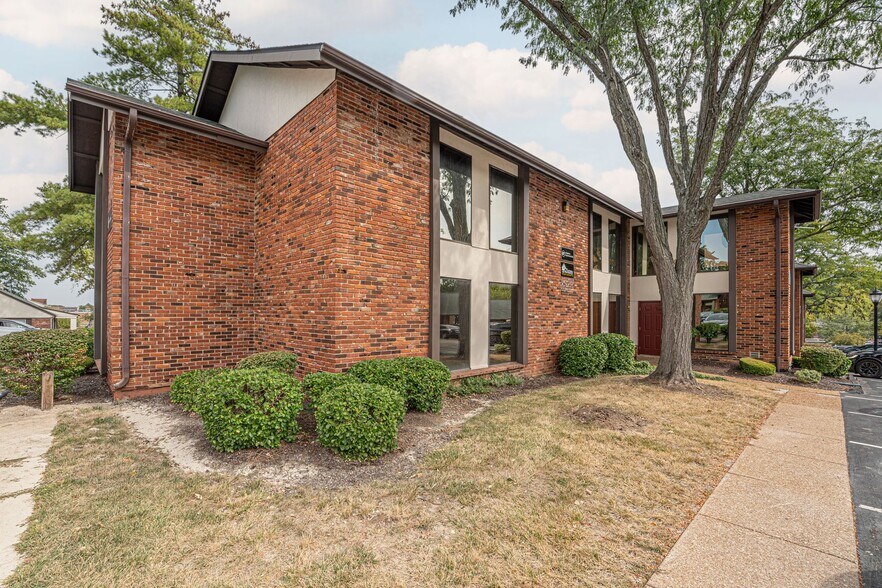 More Photos Of 261 Clarkson Executive Park, Ellisville Office For Sale