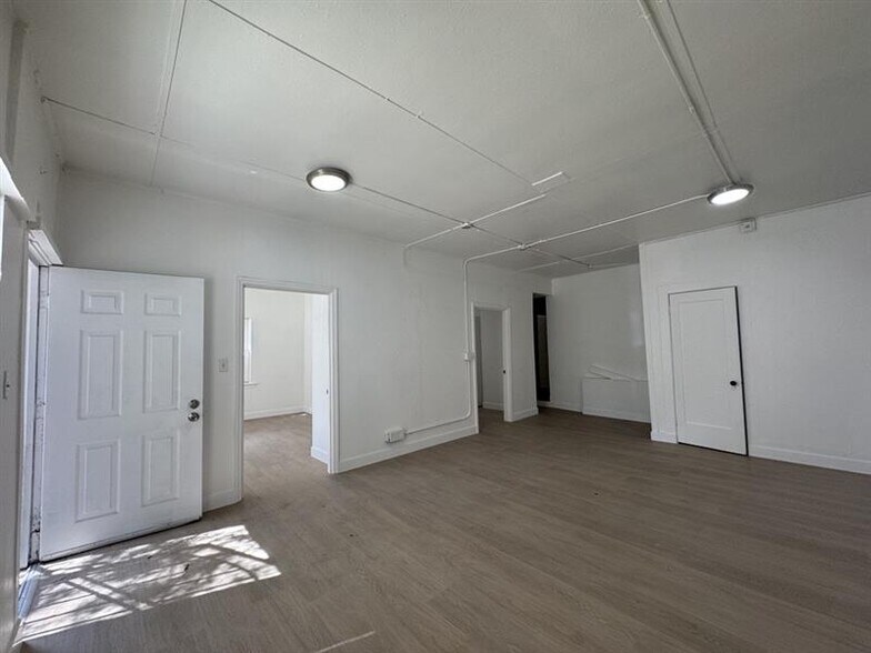 More Photos Of 1417 W 11th St, Los Angeles Office Residential For Lease