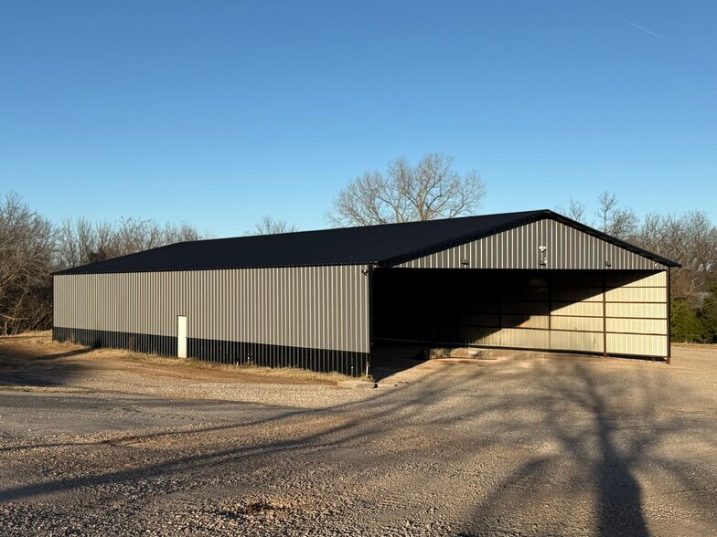 More Photos Of 930 SW 24th Ave, Goldsby Warehouse For Sale