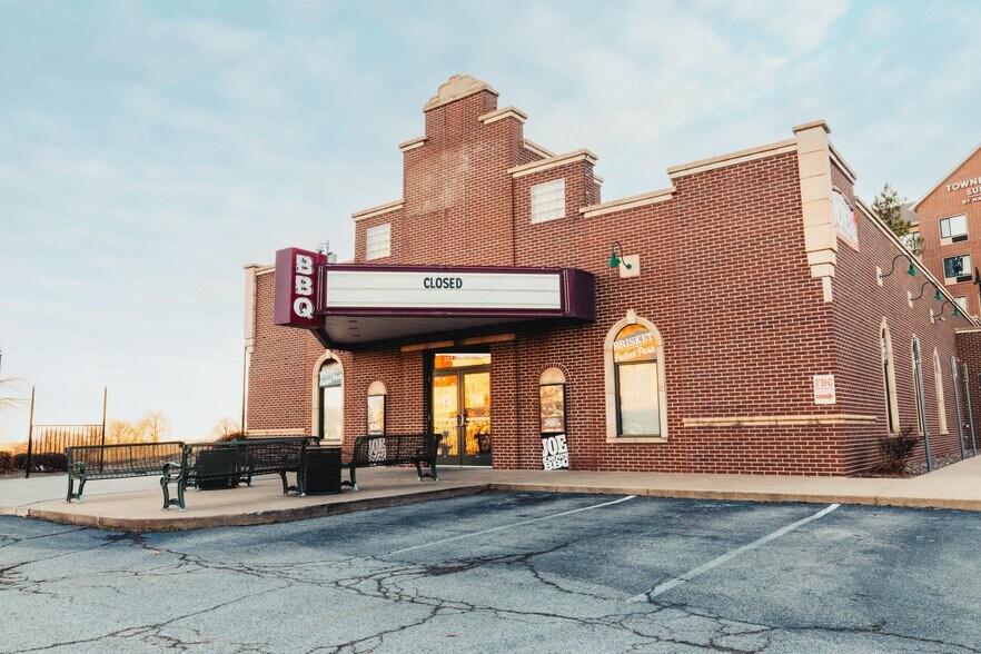 More Photos Of 333 W Albany St, Broken Arrow Restaurant For Sale