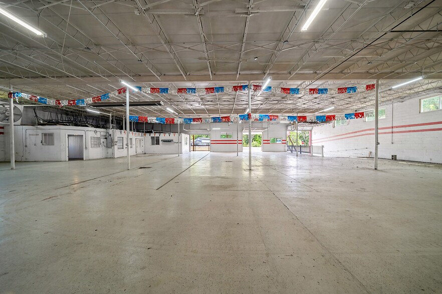 More Photos Of 4450 S Pine Ave, Ocala Warehouse For Sale