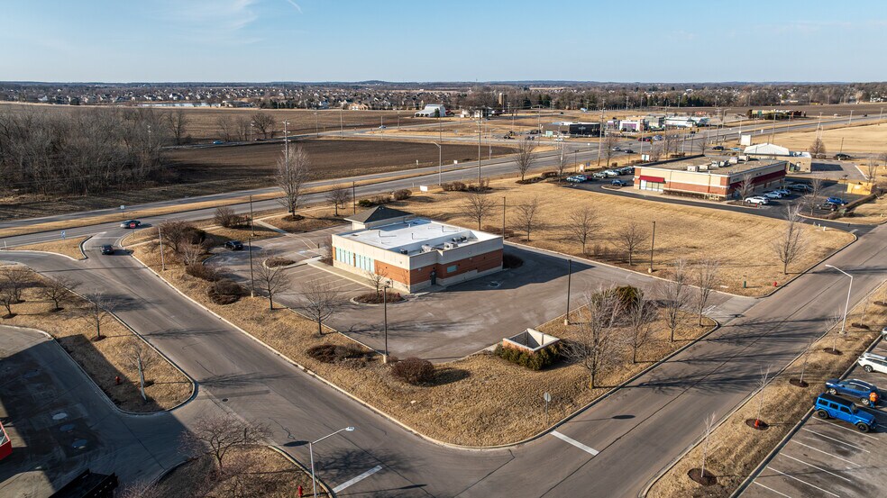 More Photos Of 140 Hansen Blvd, North Aurora Medical For Lease