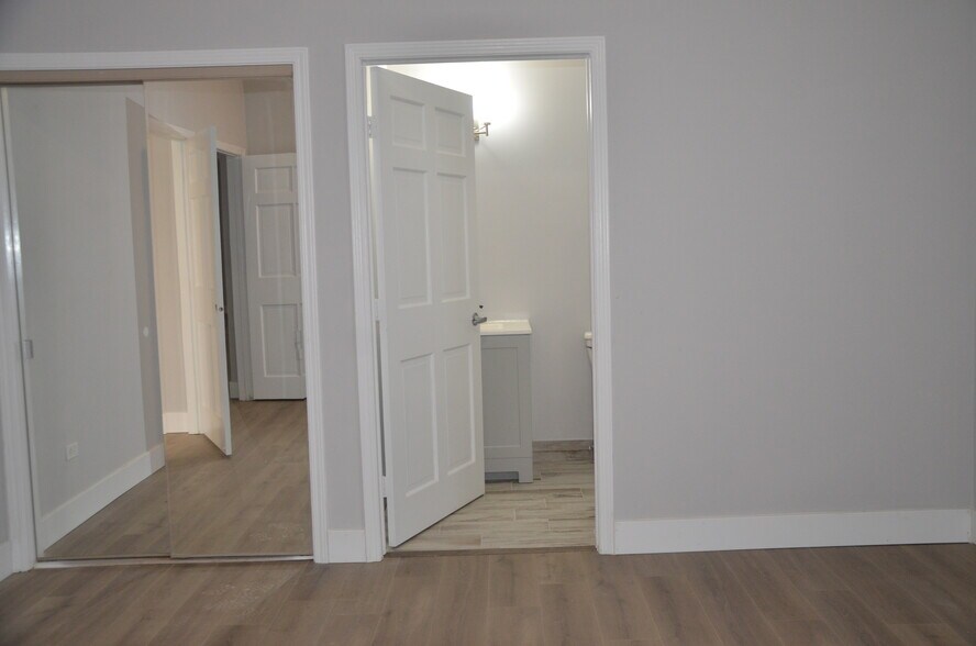 More Photos Of 510 N Collins St, Joliet Storefront For Lease