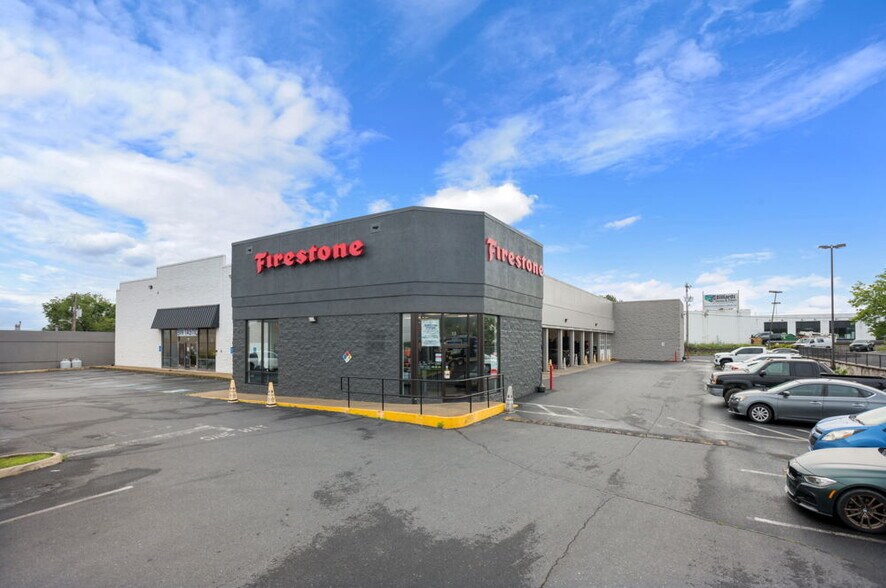 More Photos Of 1740 E Market St, Harrisonburg Storefront Retail Office For Sale