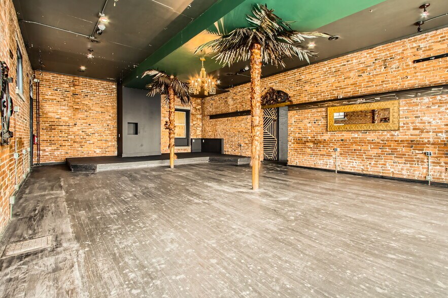 More Photos Of 132 E 5th Ave, Columbus Storefront Retail Residential For Sale