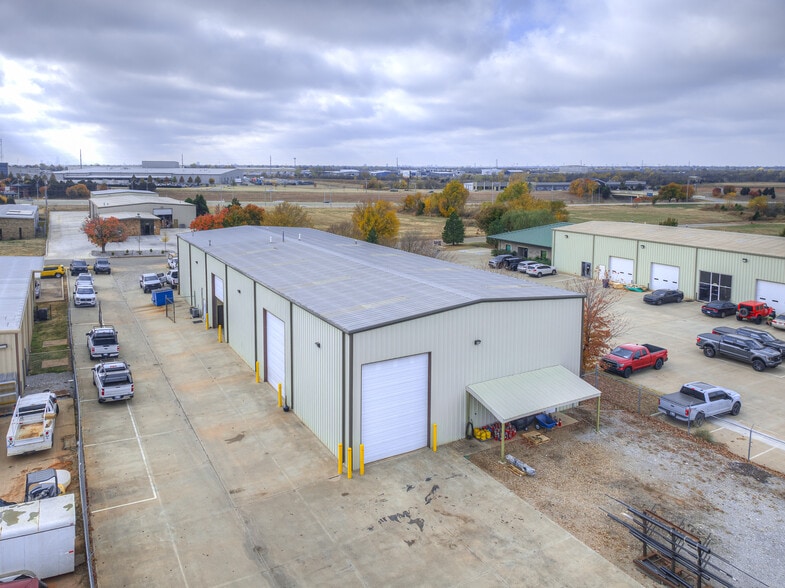 More Photos Of 209 NW 132nd St, Oklahoma City Industrial For Sale