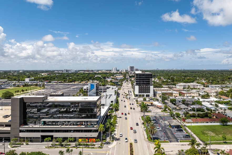 More Photos Of 800 N Federal Hwy, Hallandale Beach Office For Lease