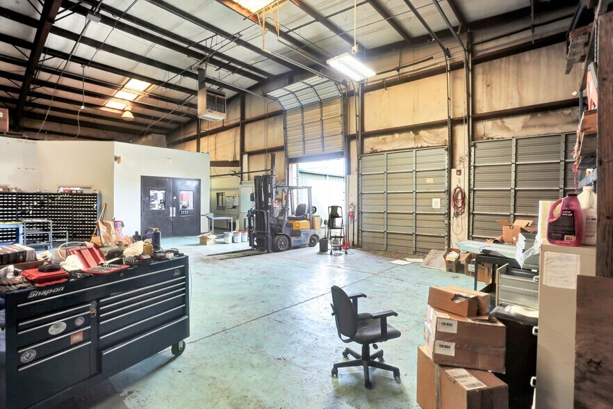 More Photos Of 3325 Millbranch Rd, Memphis Warehouse For Sale