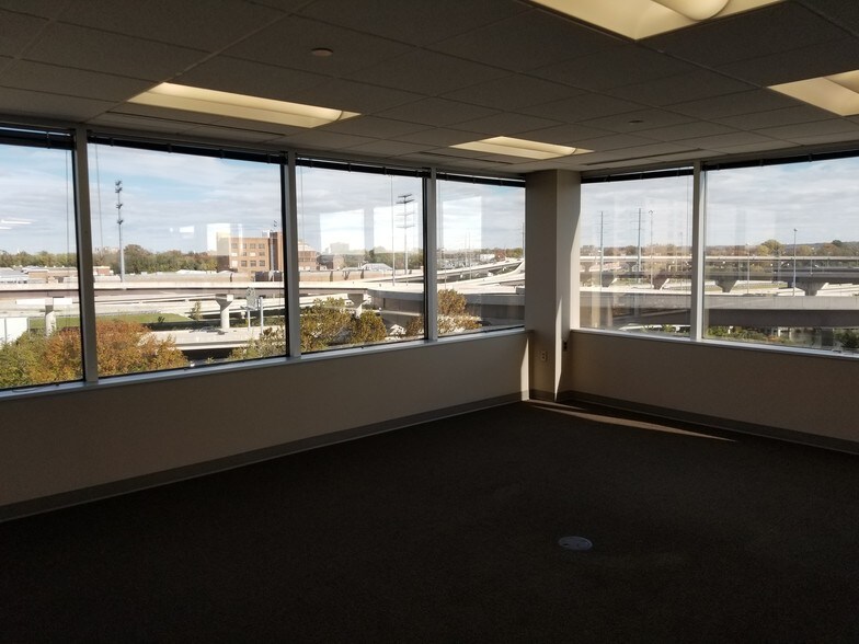 More Photos Of 5904 Richmond Hwy, Alexandria Office For Lease