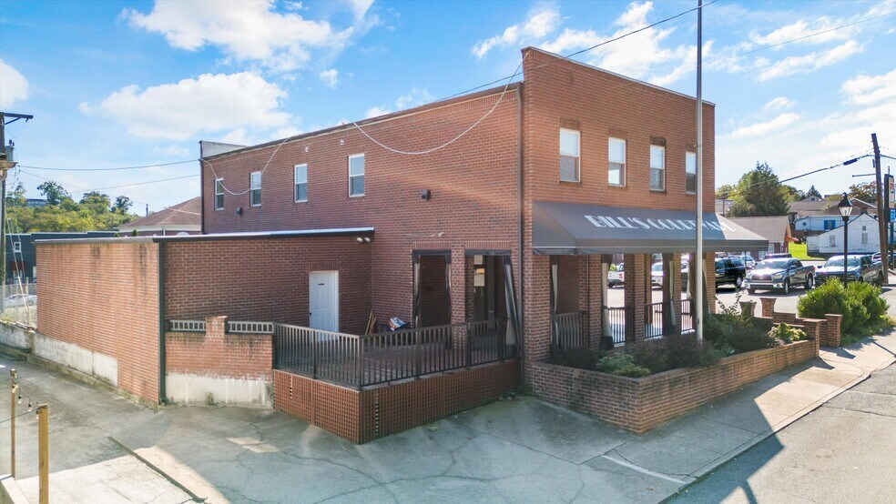 More Photos Of 700 Grove St, Loudon Freestanding For Sale