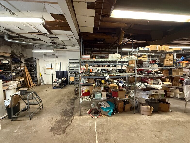 More Photos Of Barron Blvd, Grayslake Warehouse For Lease