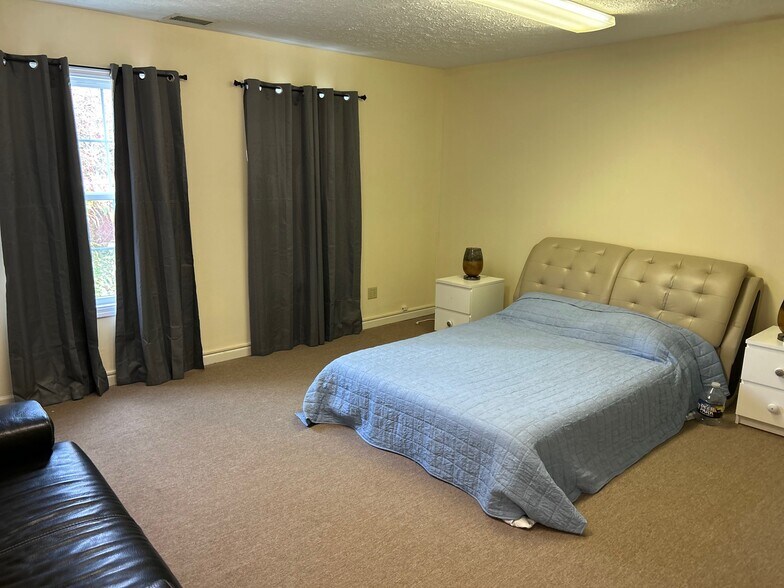 More Photos Of 214 Main St, Paris Office Residential For Sale