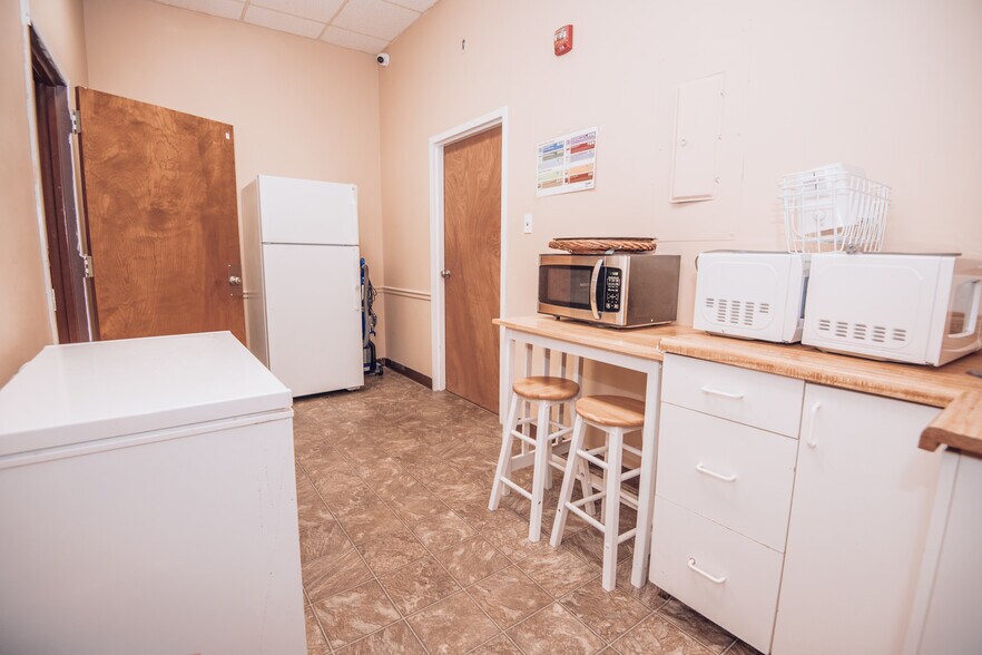 More Photos Of 1 Post Office Rd, Waldorf Medical For Lease