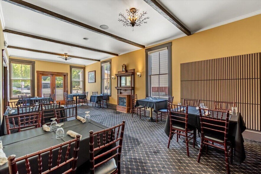 More Photos Of 315 Main St, Ferndale Hotel For Sale