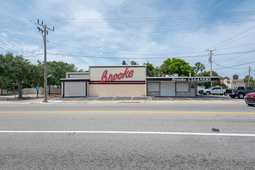 More Photos Of 133 Main St, Daytona Beach Freestanding For Sale