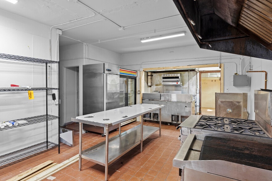 More Photos Of 7201 S Dixie Hwy, West Palm Beach Restaurant For Lease