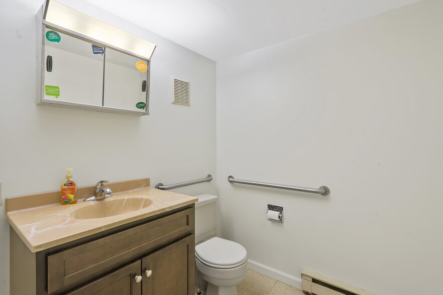 More Photos Of 7 Main St, Camden Bank For Sale