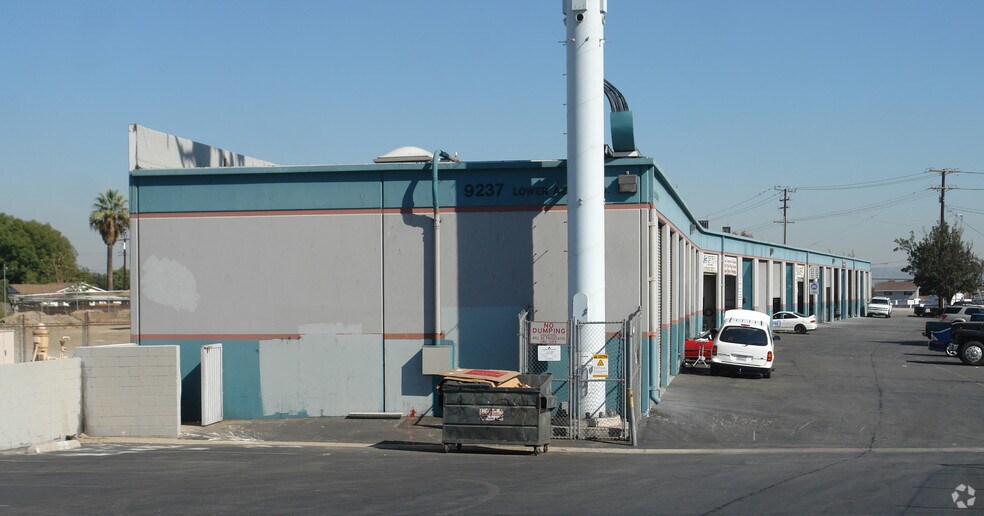 More Photos Of 9237 Lower Azusa Rd, Temple City Warehouse For Lease