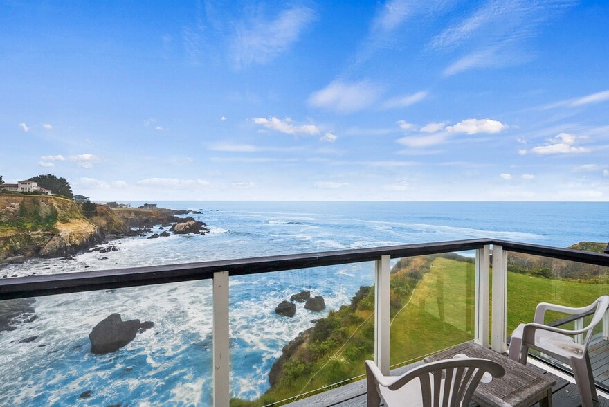 More Photos Of 266 Dolphin Dr, Whitethorn Hotel For Sale