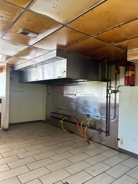 More Photos Of 410-490 Rue St, Florissant General Retail For Lease