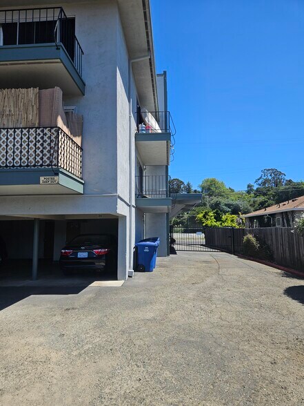 More Photos Of 1049 Armstrong St, Hayward Apartments For Sale