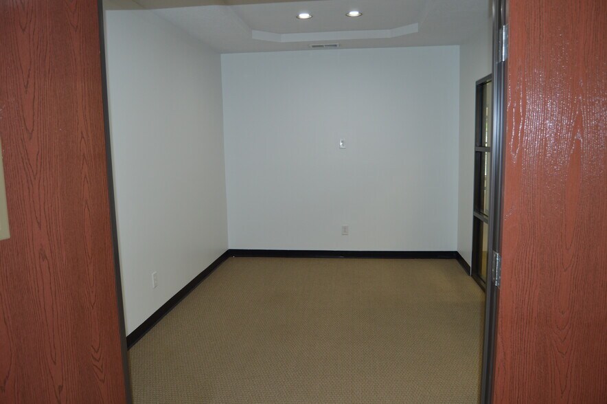 More Photos Of 128 County Line Rd, Westerville Office For Lease