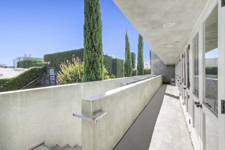 More Photos Of 8825-8827 Beverly Blvd, West Hollywood General Retail For Sale