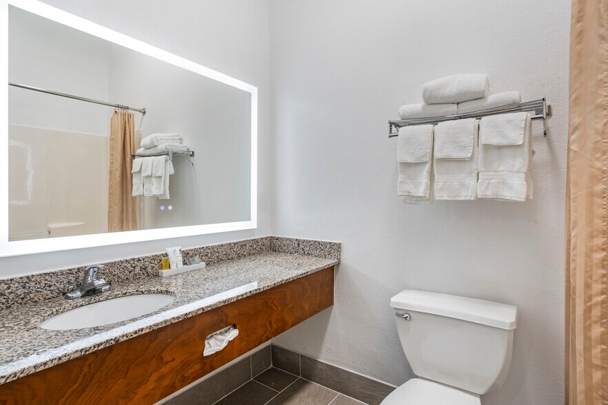 More Photos Of 1899 Winderly Ln, Pickerington Hotel For Sale